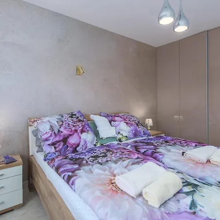 Penzion Modern With Shared Pool Near The Sea Pula