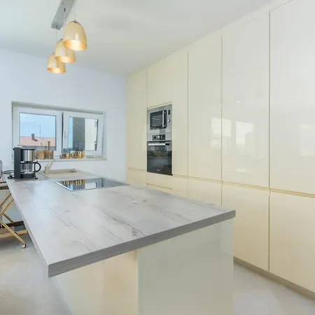 Penzion Modern With Shared Pool Near The Sea