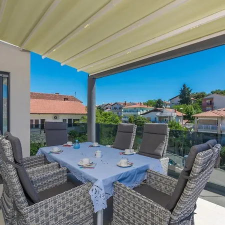ゲストハウス Modern With Shared Pool Near The Sea 4*