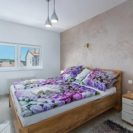 Affittacamere Modern With Shared Pool Near The Sea