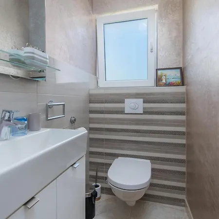 Modern With Shared Pool Near The Sea Pola