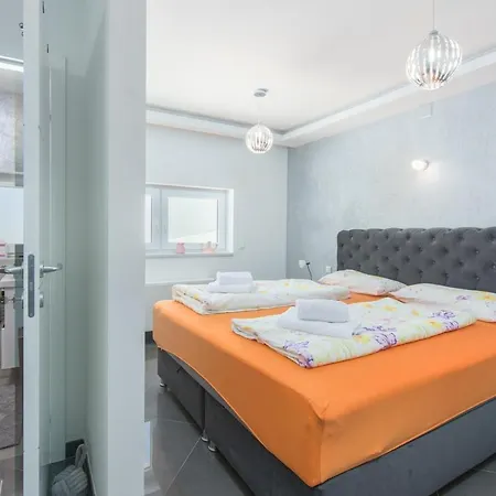 Modern With Shared Pool Near The Sea Affittacamere 4*