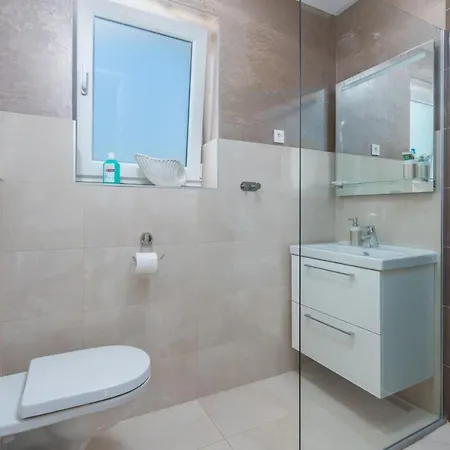 Modern With Shared Pool Near The Sea Pola