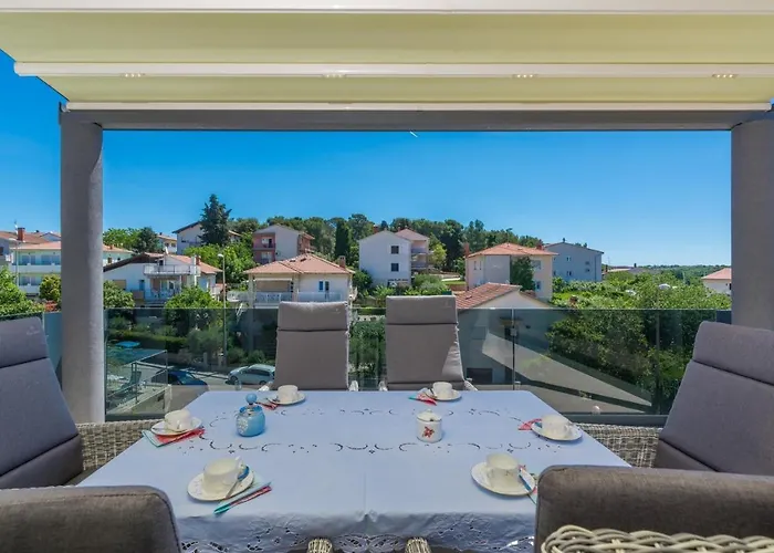 بيت ضيافة Modern With Shared Pool Near The Sea