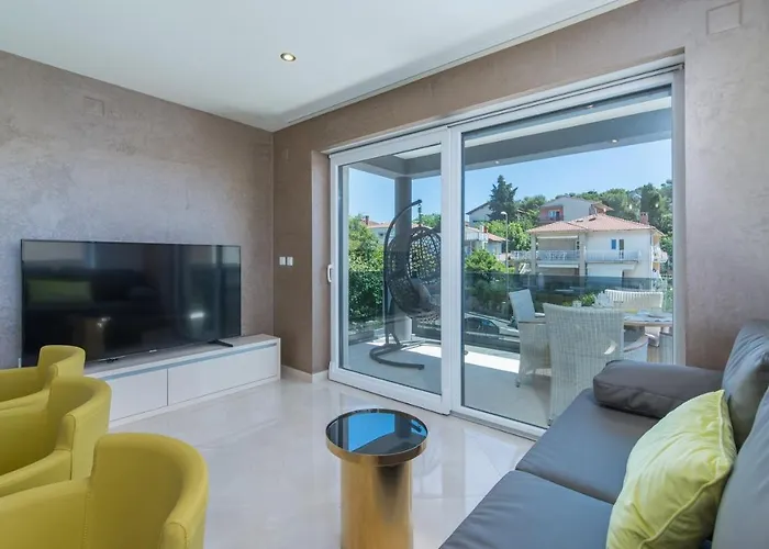 بيت ضيافة Modern With Shared Pool Near The Sea