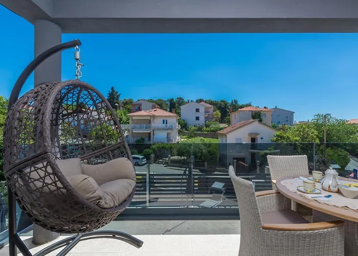 Modern With Shared Pool Near The Sea بيت ضيافة
